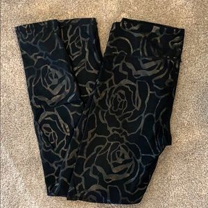 Fabletics rose design leggings